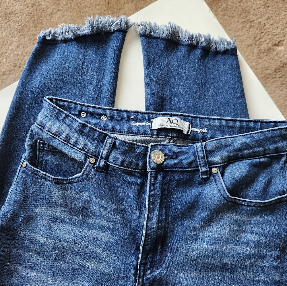 Capri Denim Frayed Jeans - Picture 2 of 3